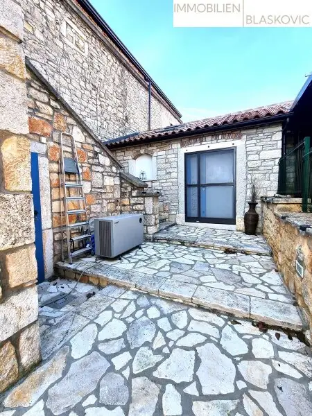 Porec Umgebung - Attraktives Steinhaus mit 2 Appartements und Pool/Wellness