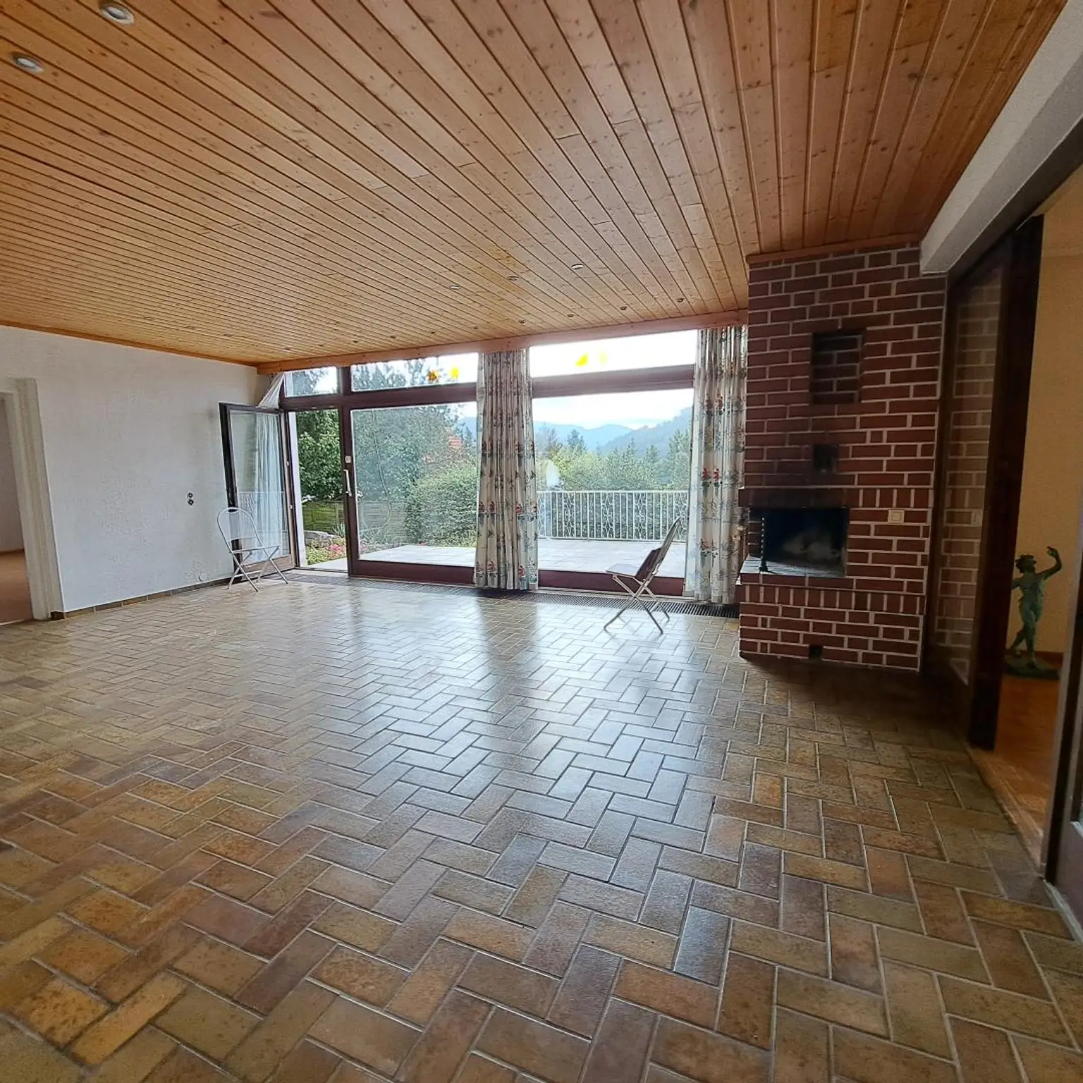 Lichtdurchflutetes Haus in ruhiger Waldrand-Lage
