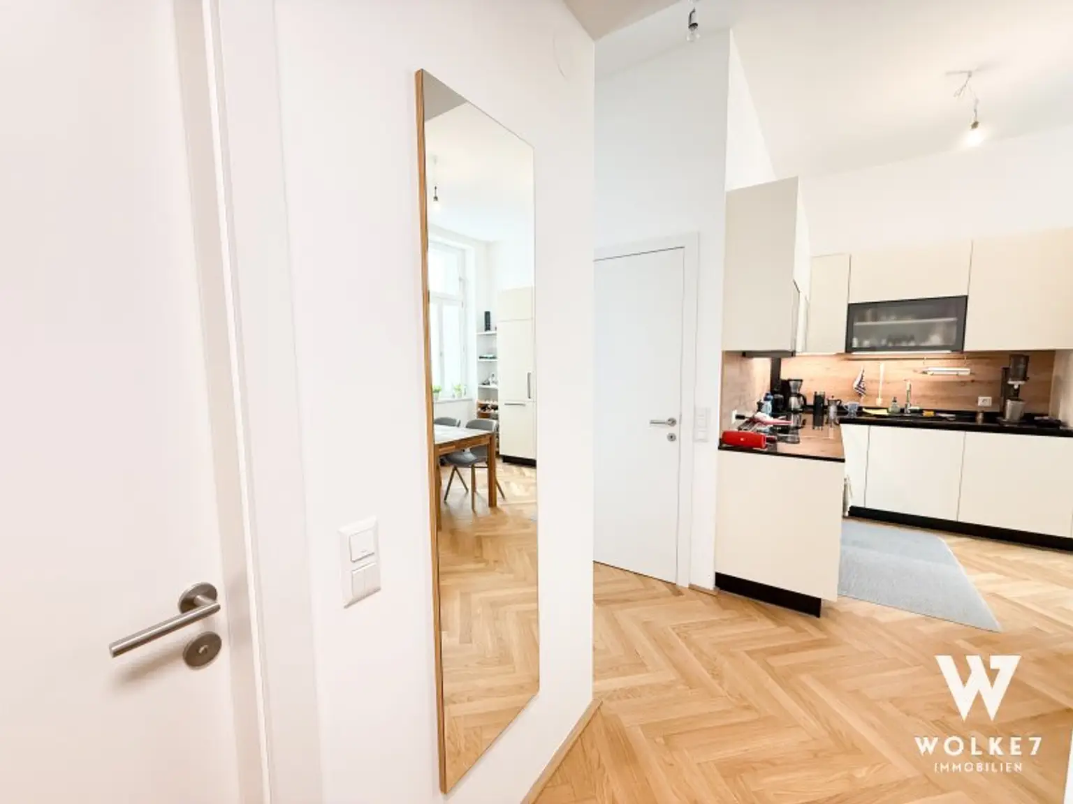 Klassischer Altbau trifft modernen Luxus – Helle kernsanierte 2-Zimmer-Wohnung mit Balkon & Tiefgarage in bester Lage von Margareten