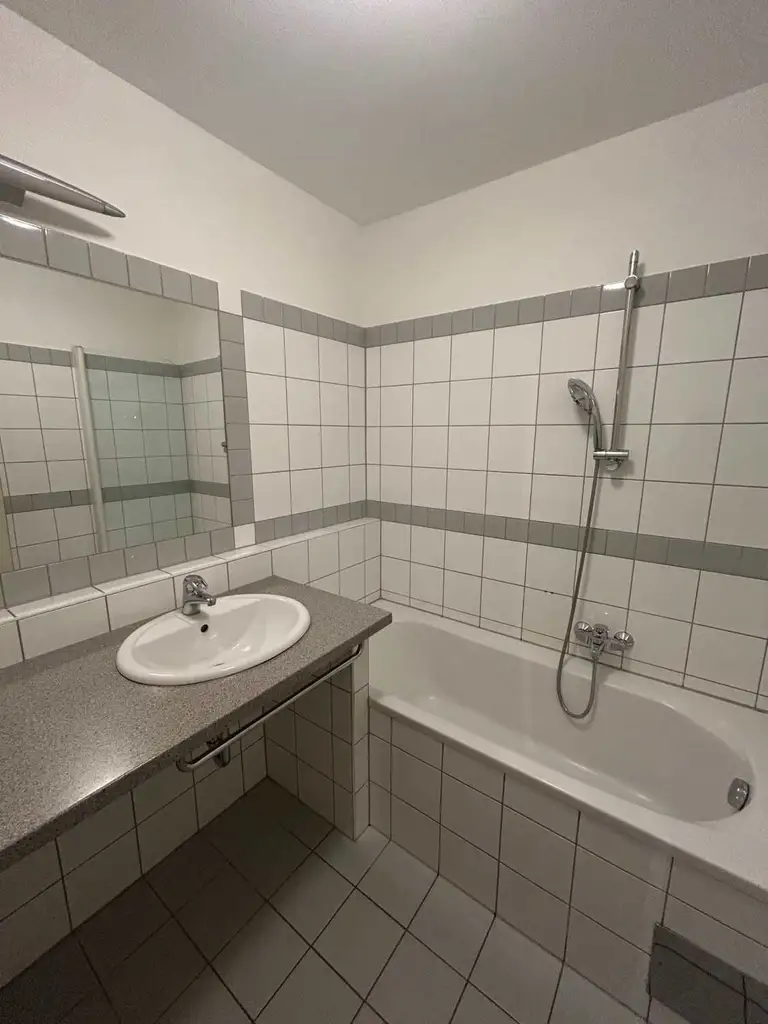 Terrassenwohnung mit 2 Zimmern in toller Lage!