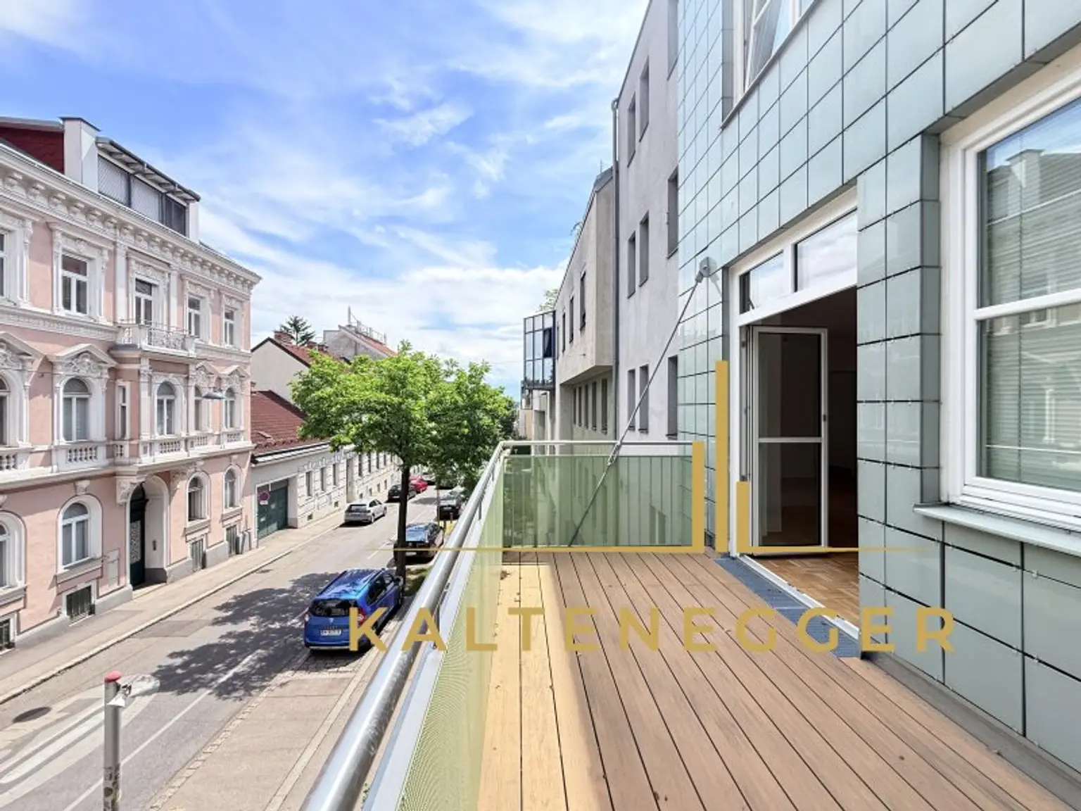 Erstbezug nach Sanierung: Tolle 4-Zimmer Wohnung mit großem Balkon, TG-Platz anmietbar