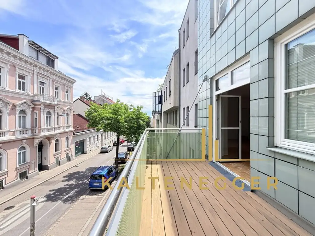 Erstbezug nach Sanierung: Tolle 4-Zimmer Wohnung mit großem Balkon, TG-Platz anmietbar