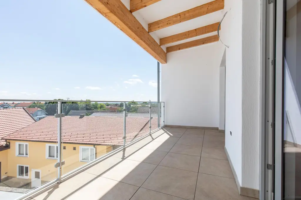 Modern Wohnen mit Balkon, Seeblick und Abstellplatz