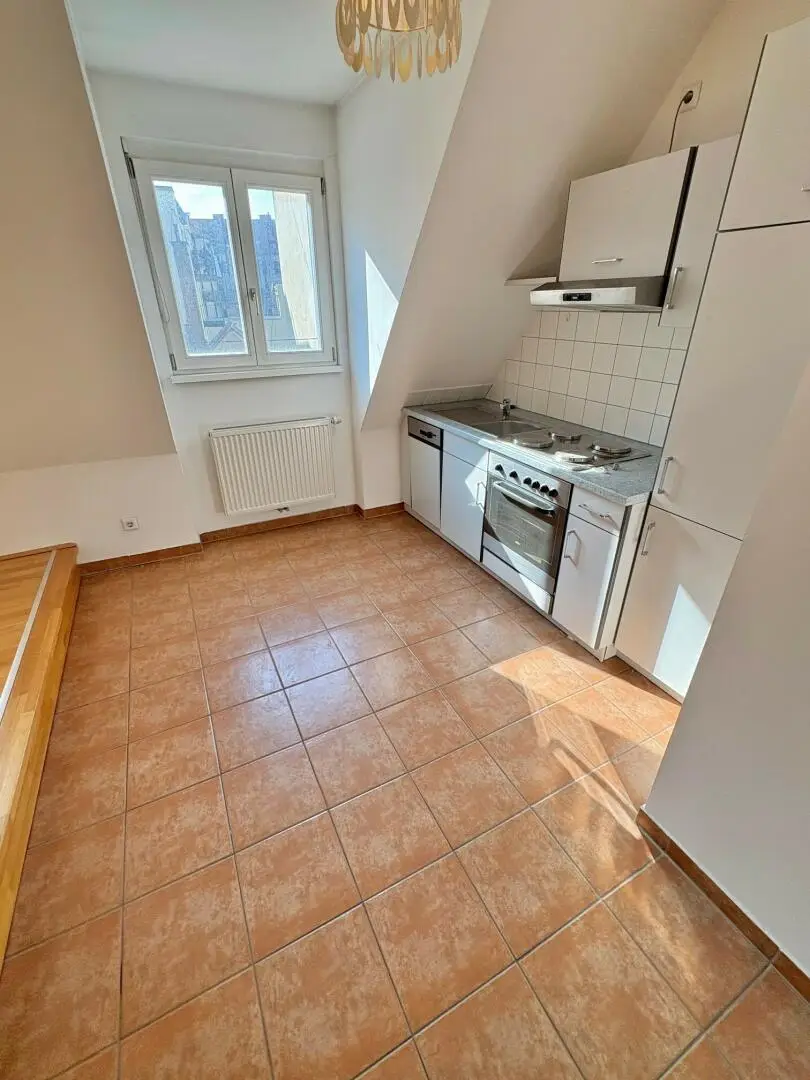 Küche mit kl. Essbereich