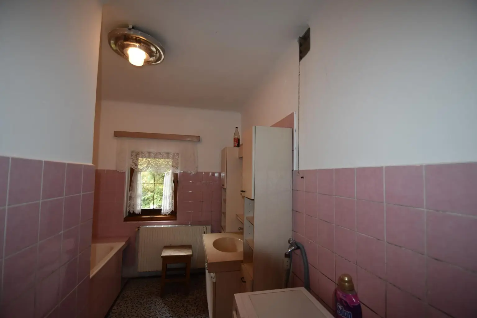 Wohnhaus mit großem Waldgrundstück