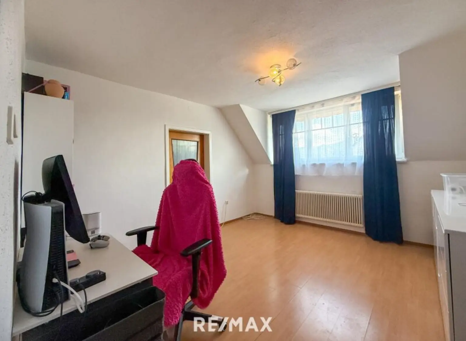 *** Gemeinschaftsprojekt oder Investment? Zwei Häuser, sechs Stellplätze, großes Grundstück in Toplage! ***