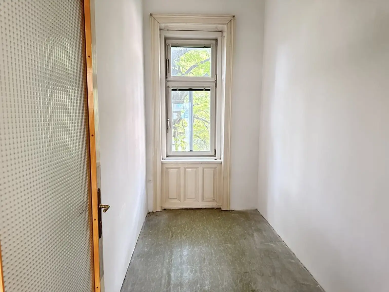 TOLLER ALTBAU - SCHÖNE WOHNUNG IM ALTWIENER STIL - ZUM SANIEREN