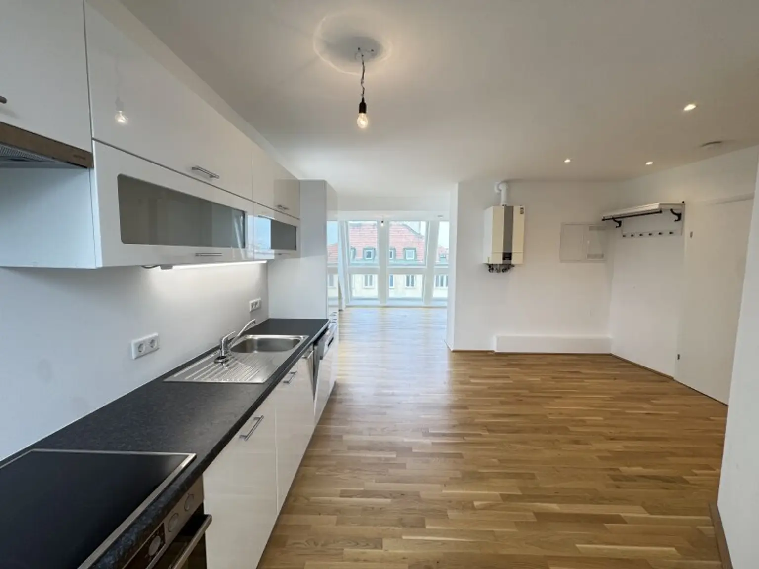 Charmante Dachgeschoßwohnung mit Terrasse – Ab sofort verfügbar!