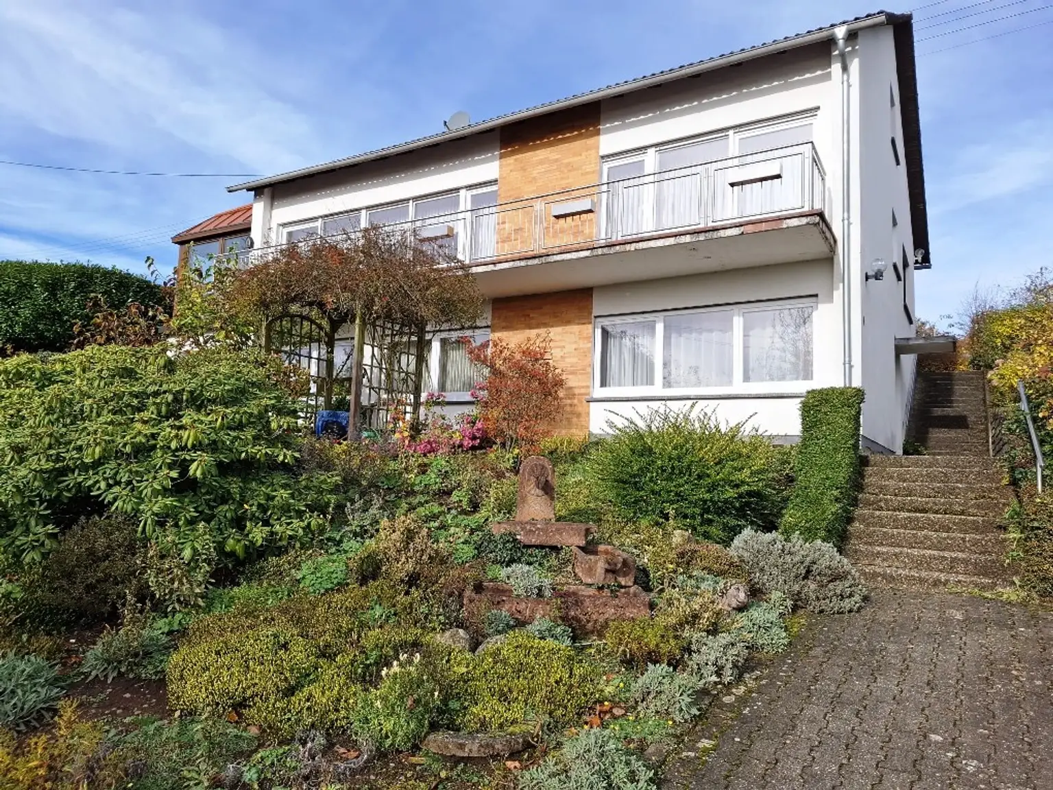 Vorderansicht (Herbst)