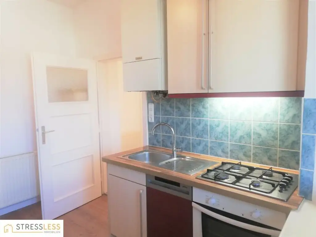 Licht durchflutete 3 Zimmer Wohnung mit verglaster Loggia und kleinem Balkon in zentraler Ruhelage von Korneuburg