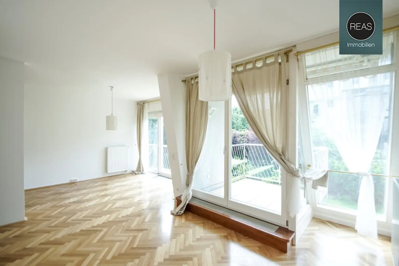 Traumwohnung mit Balkon, Terrasse und Garage in exklusiver Gartenanlage bei der Hohen Warte!