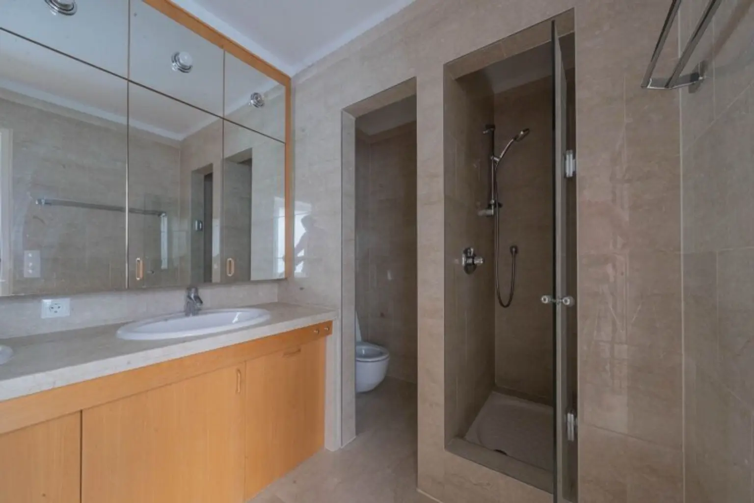 Großzügige Dachgeschoßwohnung in begehrten Wohnlage nahe dem Belvedere