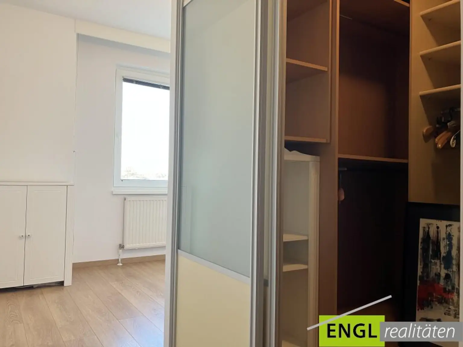 Schlafzimmer mit Schrankraum