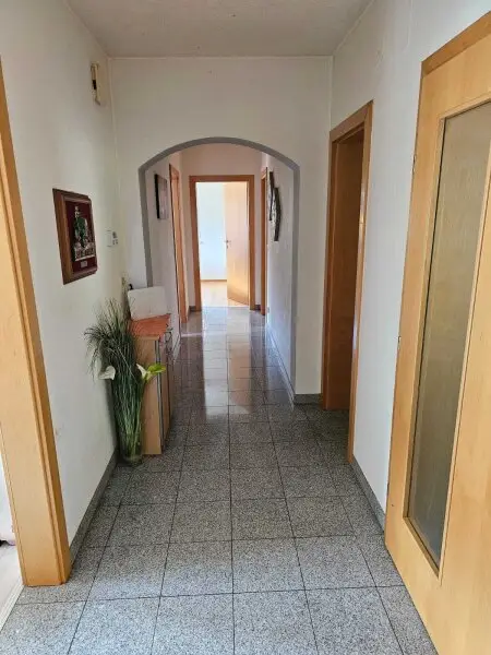 Neuwertiges  Familien Wohnhaus in Feldkirchen / St. Urban : 5 Zimmer, Garten, Balkone, tolle Ausstattung! mit  1 HA LW  Wiese für Tierhaltung
