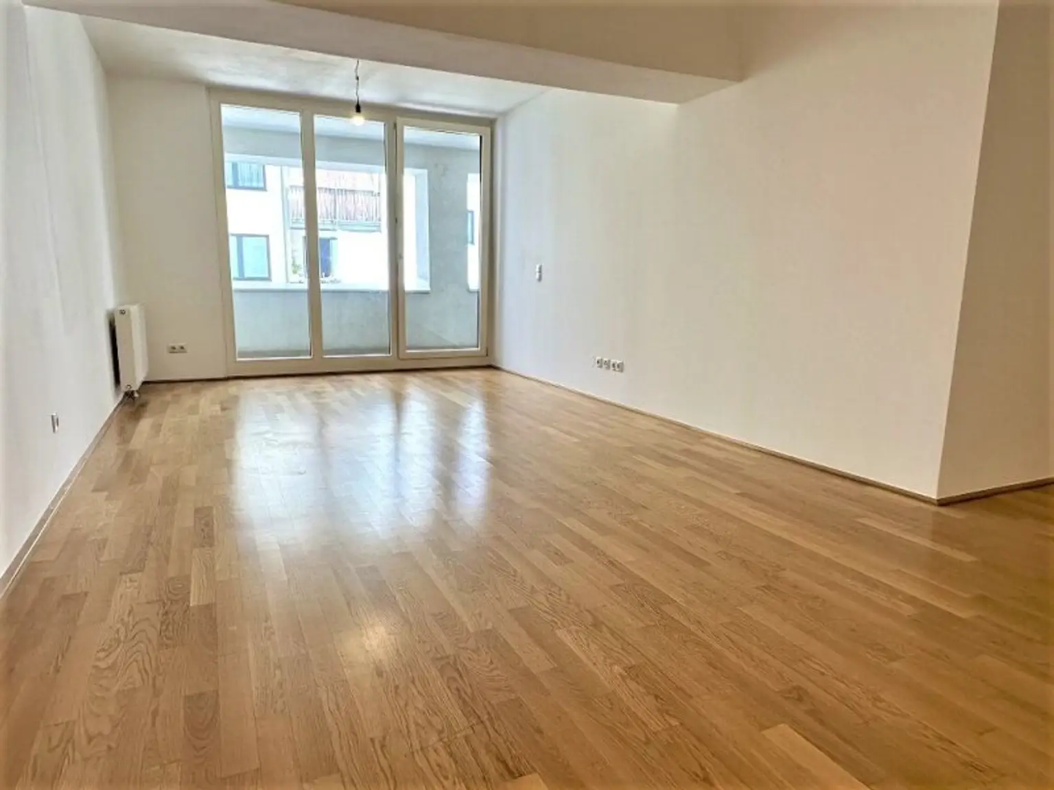 HOFRUHELAGE, HUMBOLDTGASSE, 80 m2 Neubau inkl. Loggia, 2 Zimmer, Komplettküche, Wannenbad, Parketten, U1-Nähe
