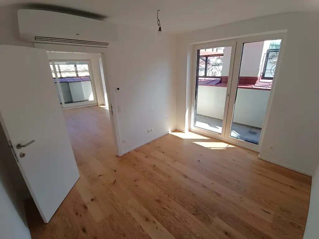 Moderne Dachgeschoss-Wohnung mit Freifläche in Bestlage! Nähe U4 Margaretengürtel & Pilgramgasse! Verfügbar ab 01.02.2026!