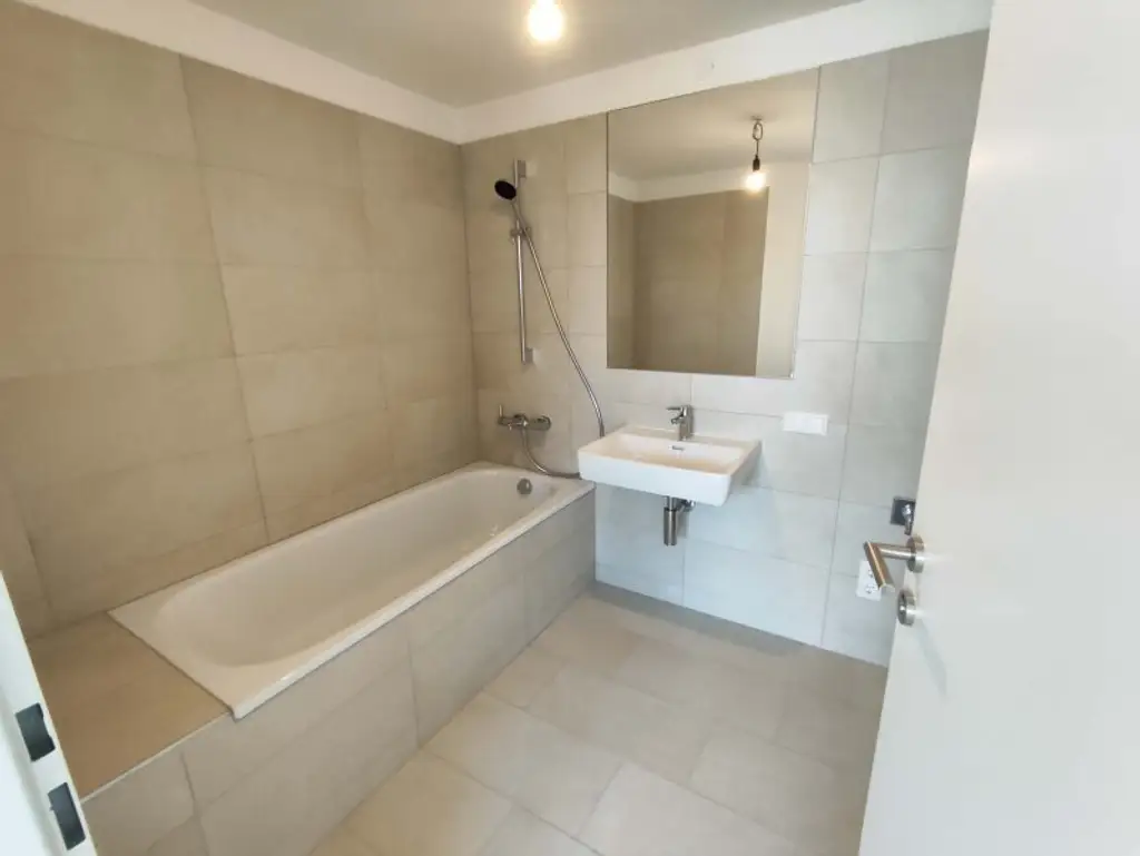 NEUBAU DACHGESCHOß-3-Zimmer-ERSTBEZUG mit Balkon in 1210 Wien! Top 2/50
