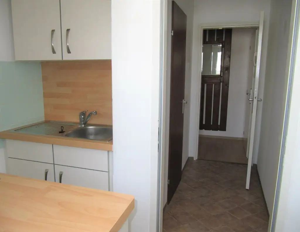 Dachgeschosswohnung für 1-2 Personen - Für Raucher geeignet - Heizung inklusive - ab 1. September