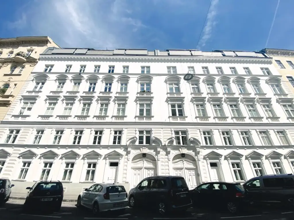 NEU! Lichdurchflutete Maissonette Dachgeschosswohnung mit Dachterrasse im Servitenviertel zu vermieten! Mit Blick auf Stephansdom und Kahlenberg!