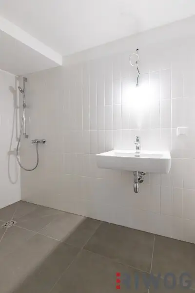 ERSTBEZUG nach Sanierung | Außergewöhnliches Loft mit Raumhöhe bis zu ca. 4,90 m | Büro/Praxis Nutzung und Kurzzeitvermietung möglich