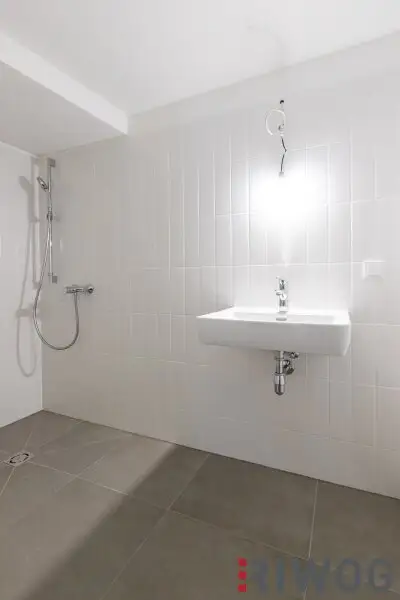 ERSTBEZUG nach Sanierung | Außergewöhnliches Loft mit Raumhöhe bis zu ca. 4,90 m | Büro/Praxis Nutzung und Kurzzeitvermietung möglich