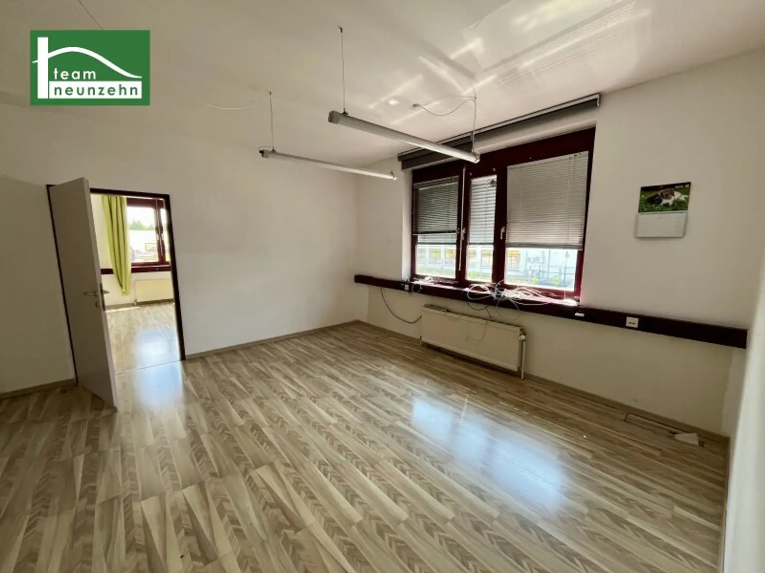 Büroflächen im Gewerbegebiet Strebersdorf. 1 gesamtes Stockwerk! 6 Parkplätze inkludiert!