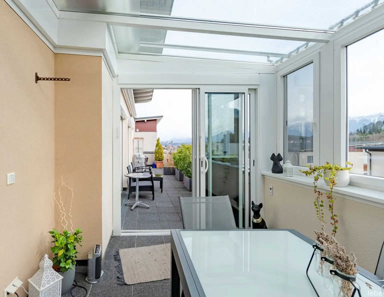 Großzügige Dachgeschoßwohnung mit 5 Zimmern, traumhafte Dachterrasse und Loggia.