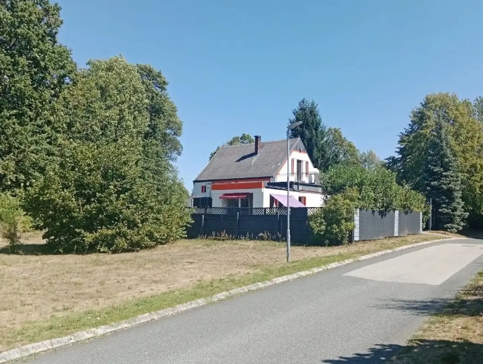 Ansicht mit Baugrund
