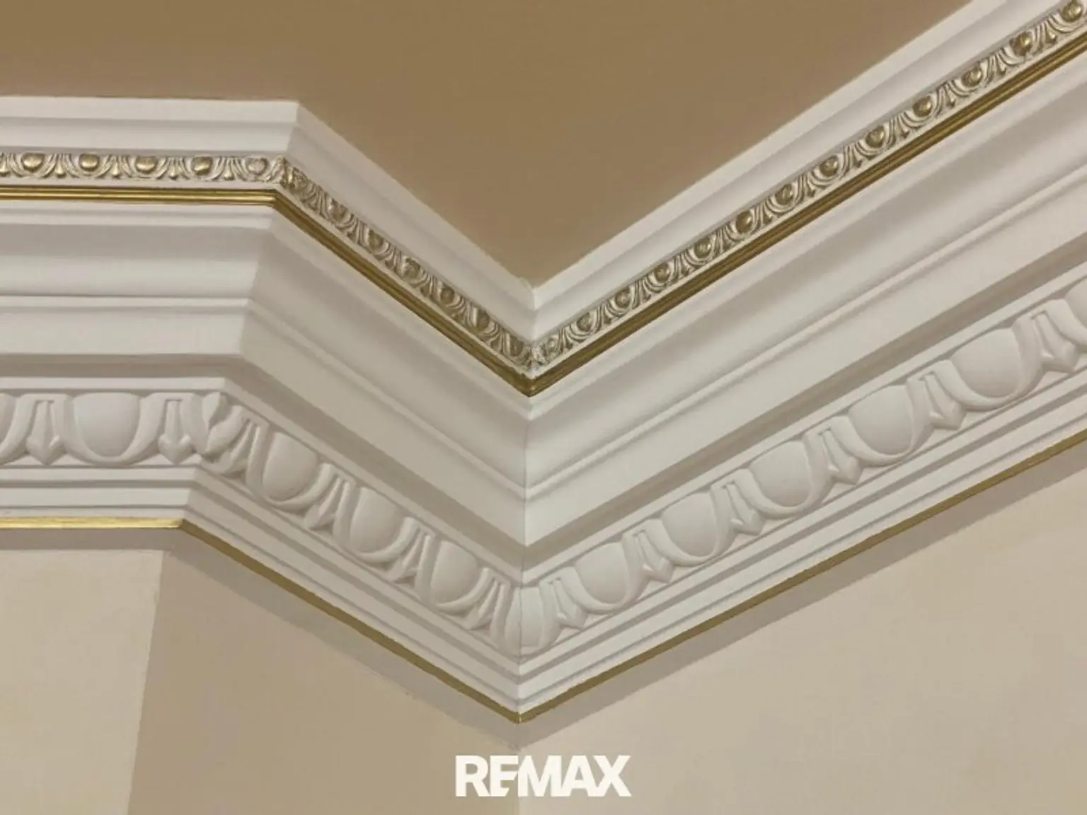 32 Detail 2