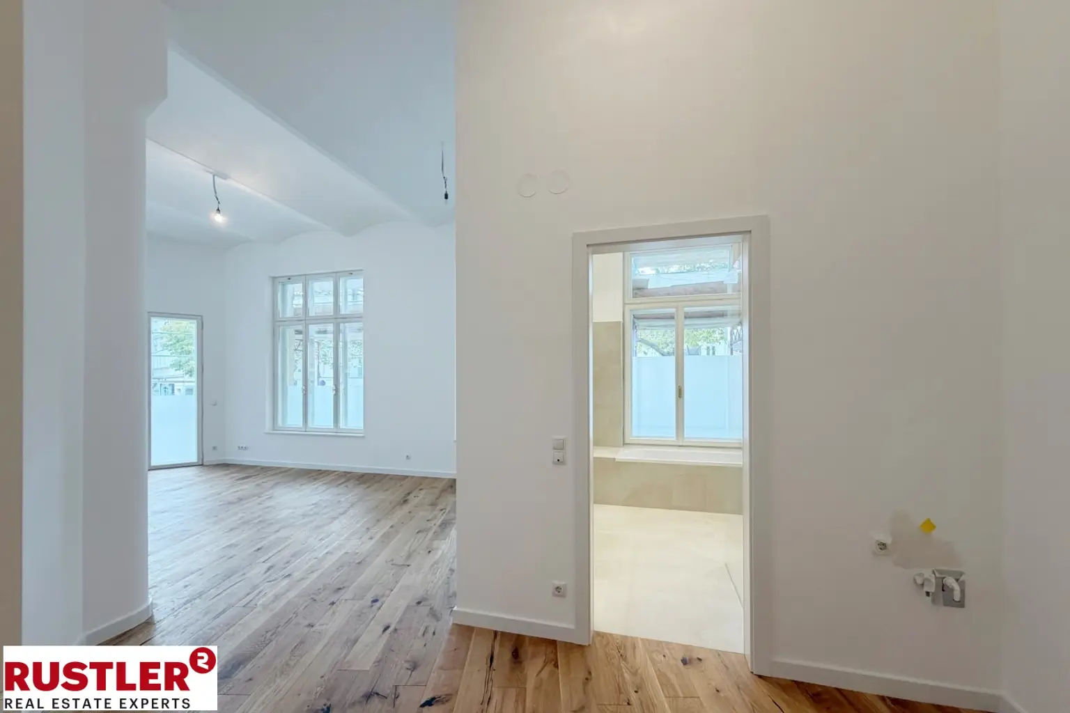 Wohnen oder Arbeiten – diese stilvolle Altbauwohnung bietet Beides!