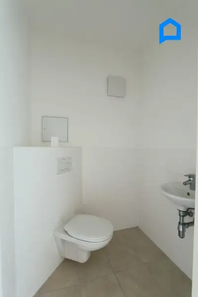 Großartige Dachgeschosswohnung mit 146 m² plus 21 m² Dachterrasse plus 8 m² Balkon, 4 Zimmer, KLIMA, großer Vorraum, Tiefgaragenplatz optional !