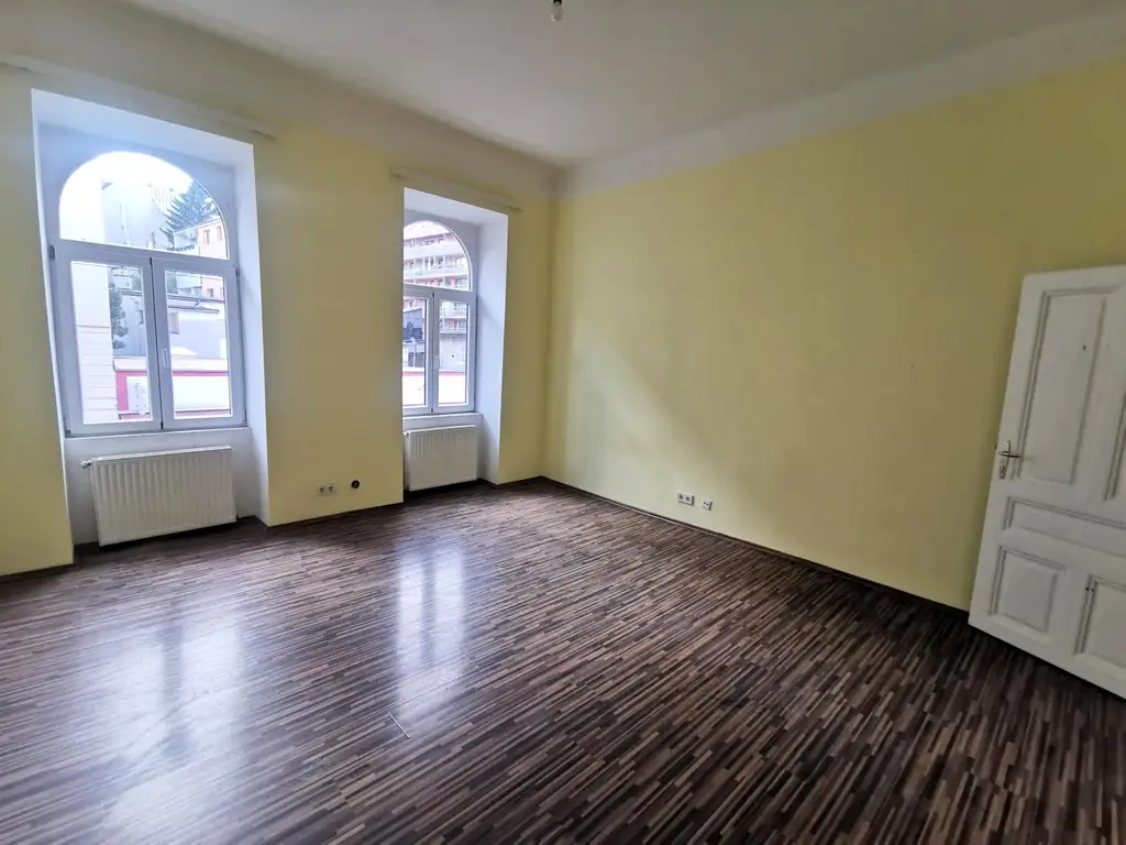 1 Zimmer Wohnungen, 2 Stück im gleichen Haus, zum sanieren.