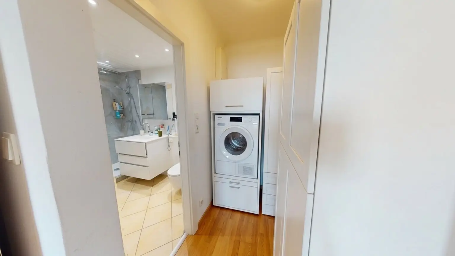 Helle Familienwohnung mit 2 Loggien und Gemeinschaftsgarten