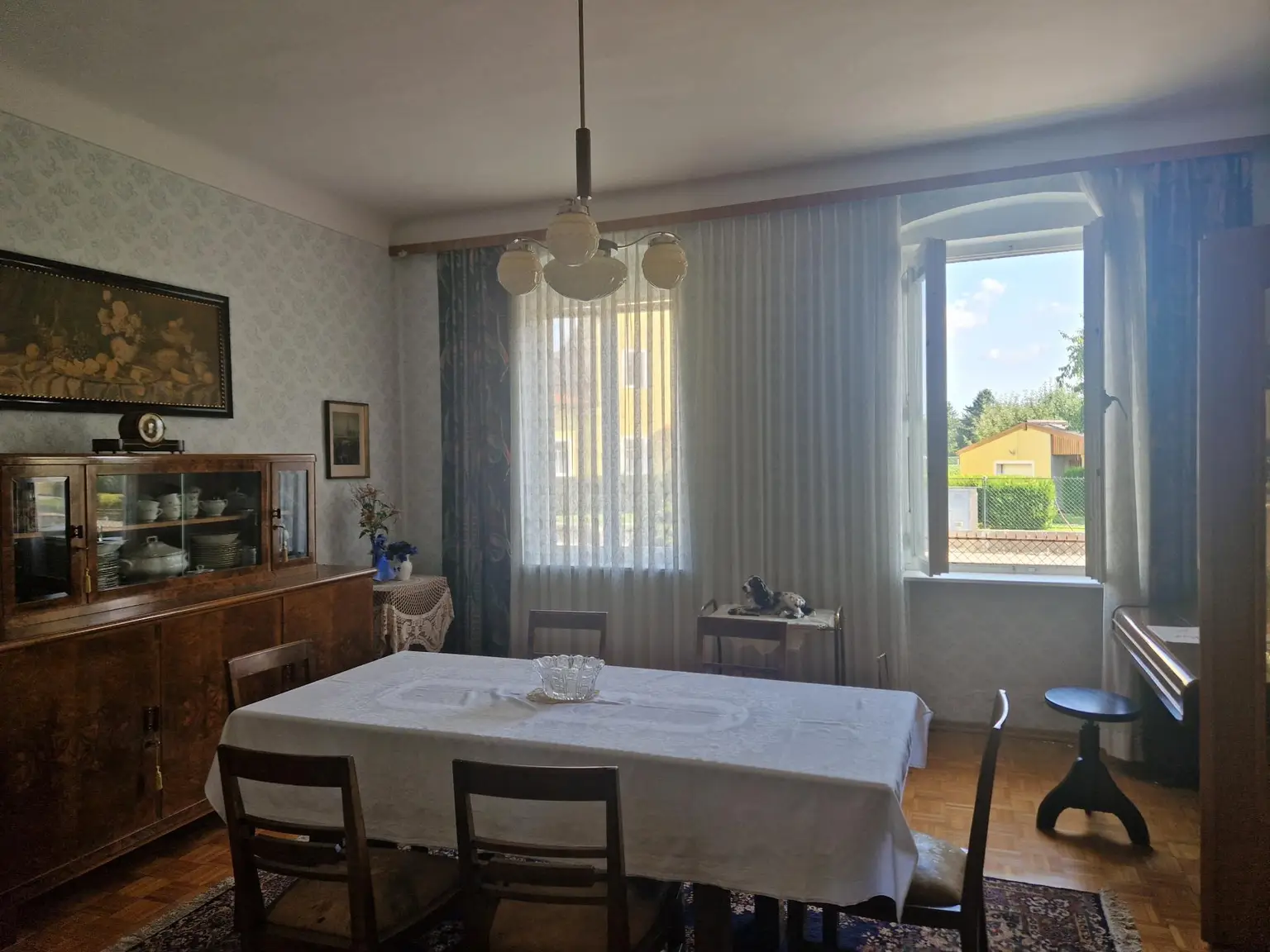SANIERUNGSBEDÜRFTIGE JAHRHUNDERTWENDEVILLA ALS FAMILIENWOHNTRAUM IN BESTLAGE VON ZEISELMAUER MIT HOHER LEBENSQUALITÄT SOWIE WOHNKOMFORT