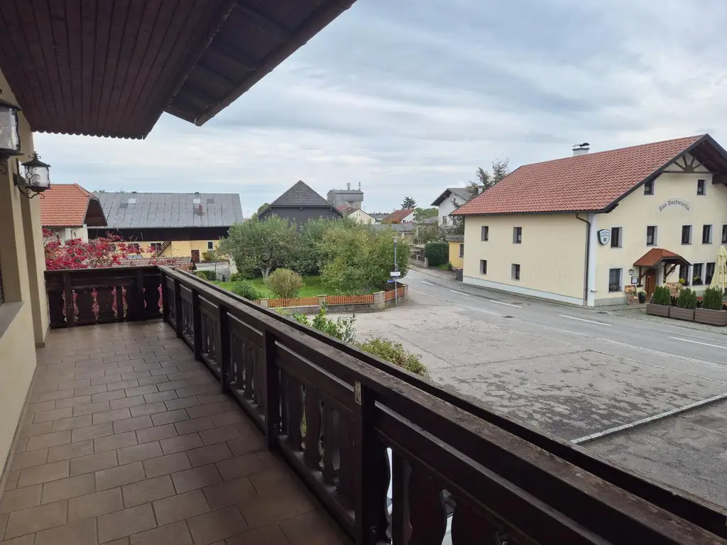Mehrfamilienhaus mit Geschäftslokal