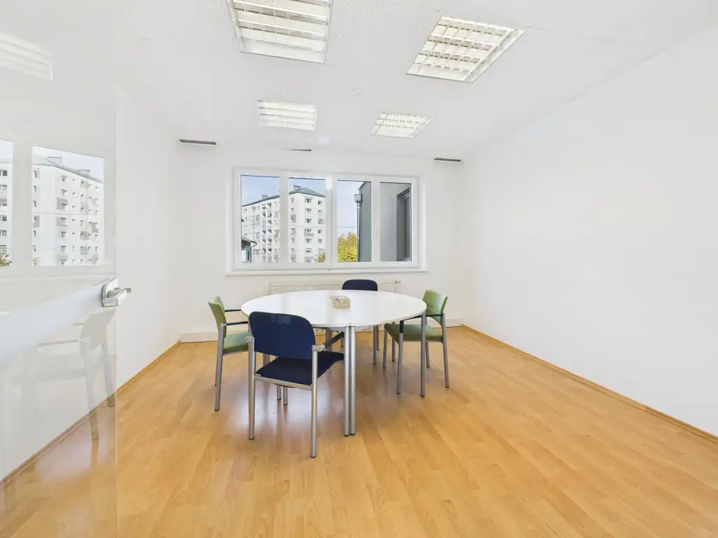 Kernsaniertes Anlageobjekt mit großzügigen Büroflächen und Wohneinheiten in 4050 Traun