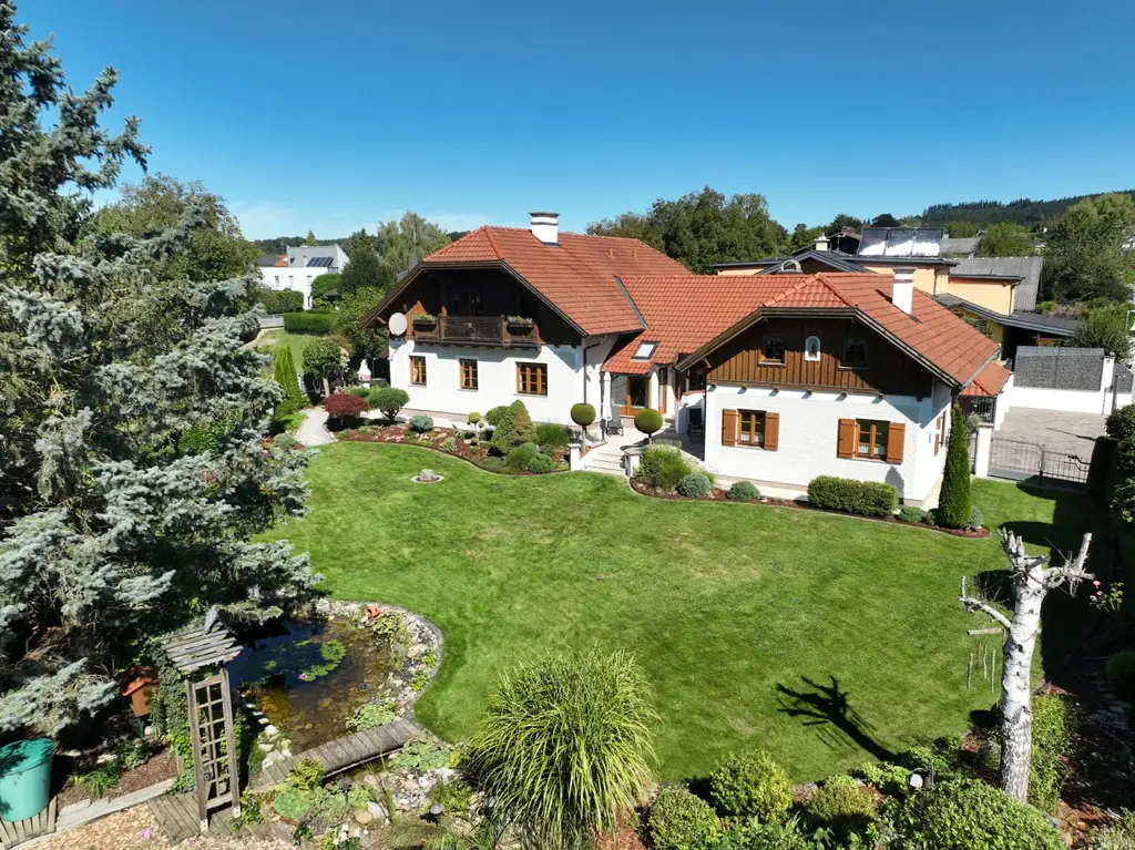 Haus auf großem Grundstück