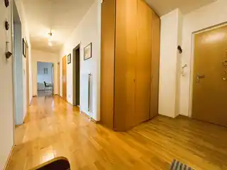 Vorzimmer.