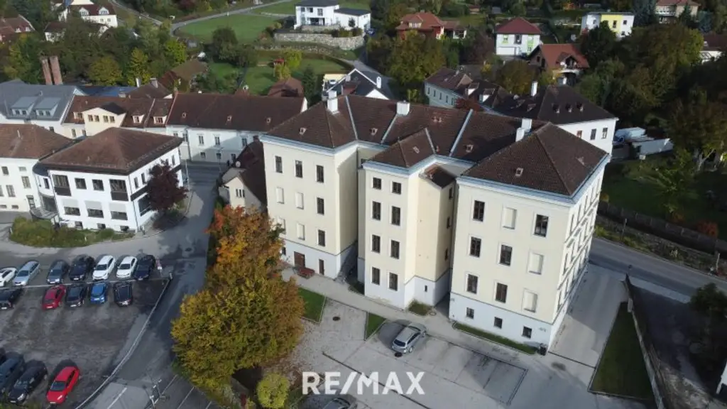 Charakteristisches Zinshaus im Ortszentrum