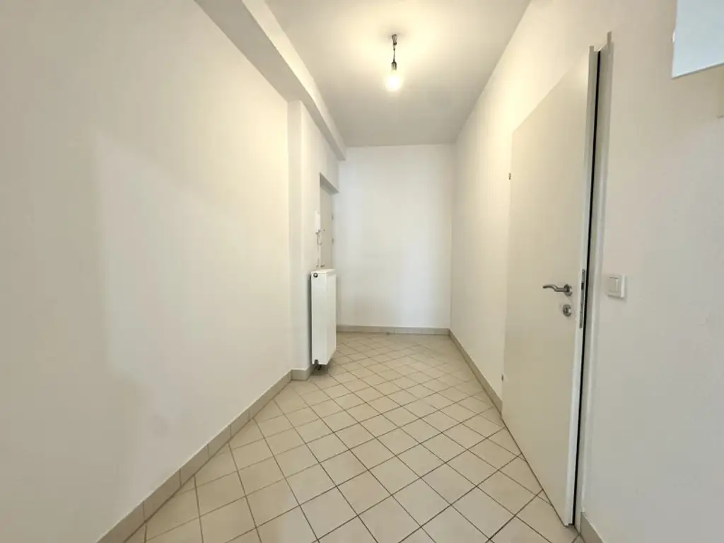 Ein kurzes Spaziergang zur U6 - schöner Altbau inklusive Aufzug - inkl. Einbauküche