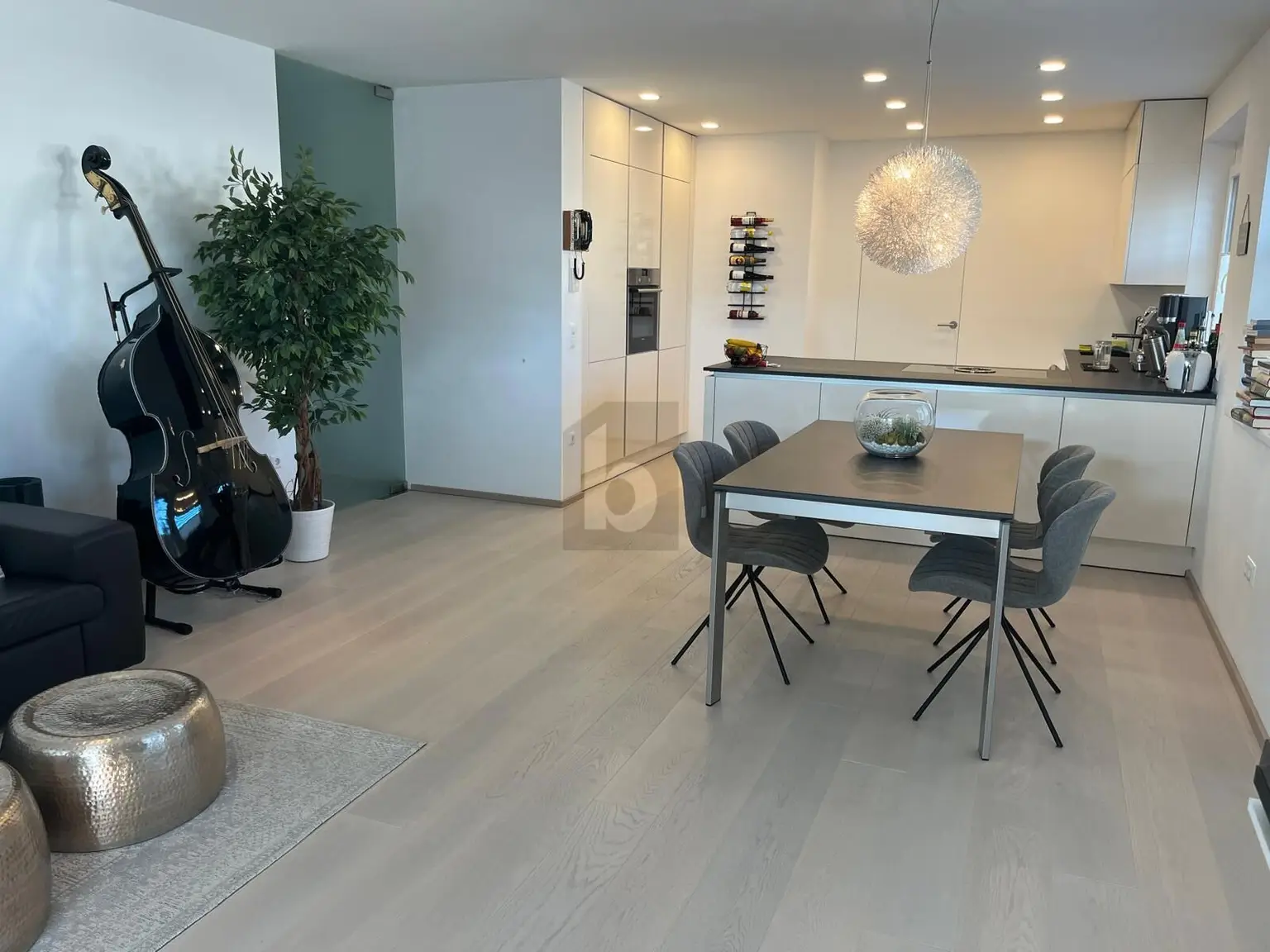 MODERN & FAMILIENFREUNDLICH MIT GROßER LOGGIA