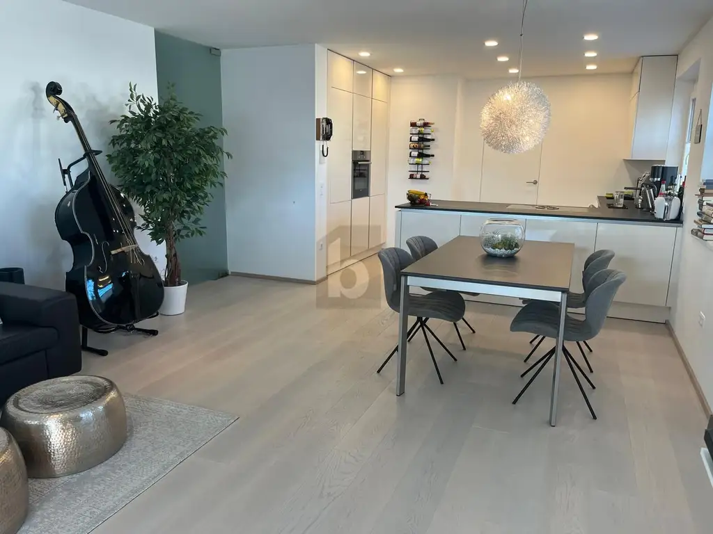MODERN & FAMILIENFREUNDLICH MIT GROßER LOGGIA