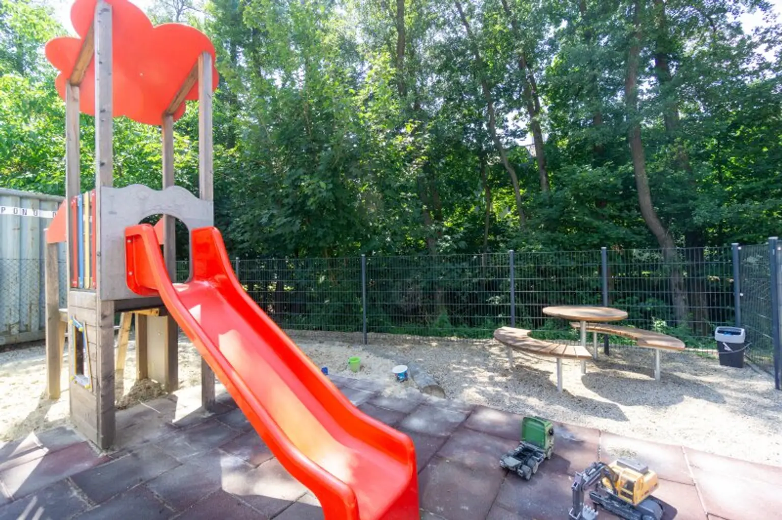 Gemeinschaftlich genutzter Kinderspielplatz