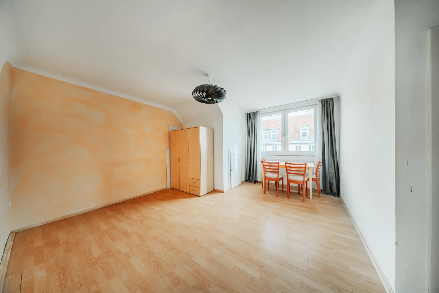 Gut aufgeteilte 2 Zimmerwohnung mit hofseitigem Balkon