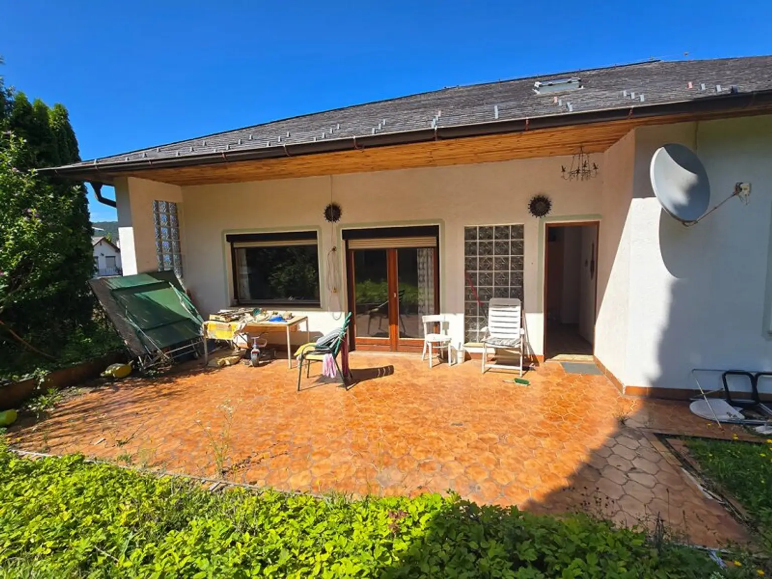 *** BIS ZU 6 ZIMMER MÖGLICH *** TOLLER FERNBLICK *** IN EINER SACKGASSE AM WALDRAND ***
