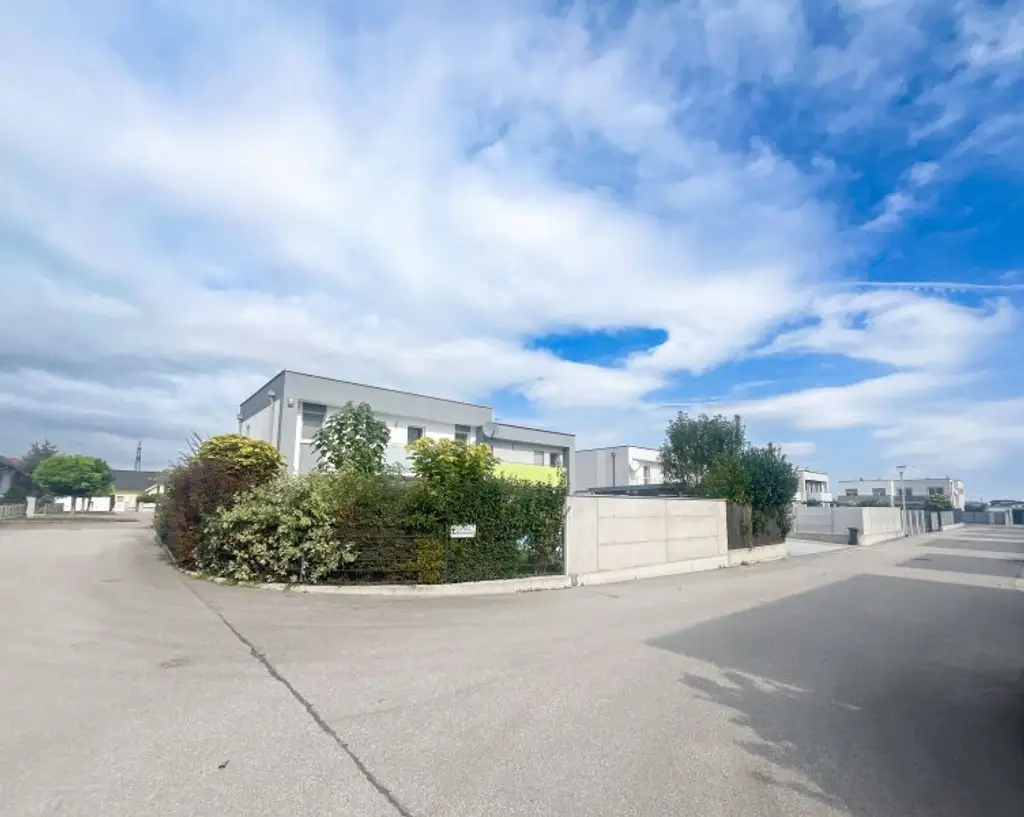 Traumhafte Doppelhaushälfte in Rutzing – Modernes Wohnen mit Pool, Kamin und großzügigem Garten!