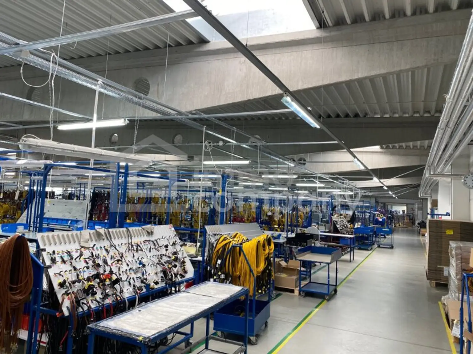 Rendite- Gewerbeobjekt, in Hlohovec/Slowakei, Produktion, Lager, Bürogebäuden  ca.11.000m² vermieteter Fläche.