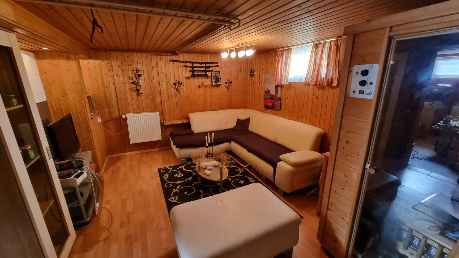 Einfamilienhaus mit Pool und großem Garten in verkehrsgünstiger Lage