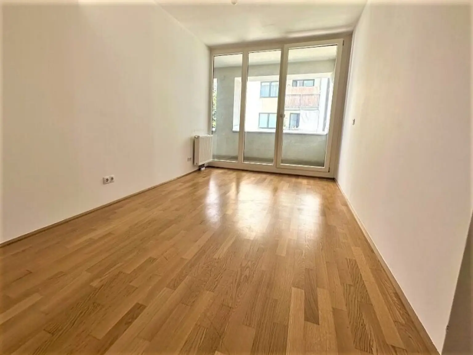 HOFRUHELAGE, HUMBOLDTGASSE, 80 m2 Neubau inkl. Loggia, 2 Zimmer, Komplettküche, Wannenbad, Parketten, U1-Nähe