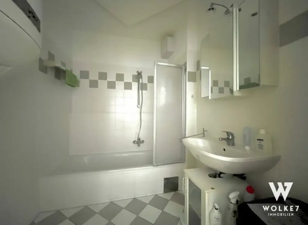 Nahe der Universität! Dachgeschosswohnung mit Ausblich über Stein!